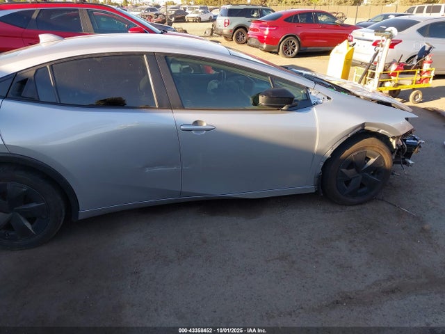 JTDACAAU8R3044102 Toyota Prius Le