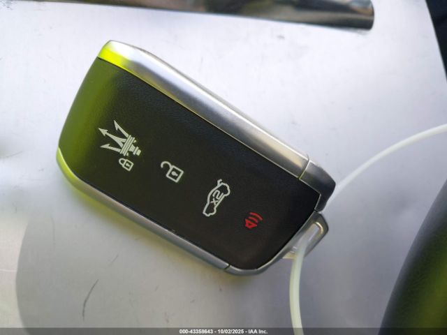2023 MASERATI GRECALE ZN682AVM9P7427207 Photo 10