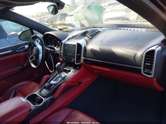 2018 PORSCHE CAYENNE WP1AA2A29JKA00547 Photo 4