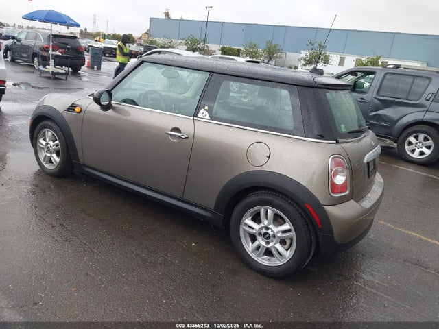 2012 MINI COOPER WMWSU3C5XCT262971 Photo 2