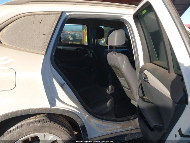 WBAVM1C53FV318551 BMW X1 Sdrive28i