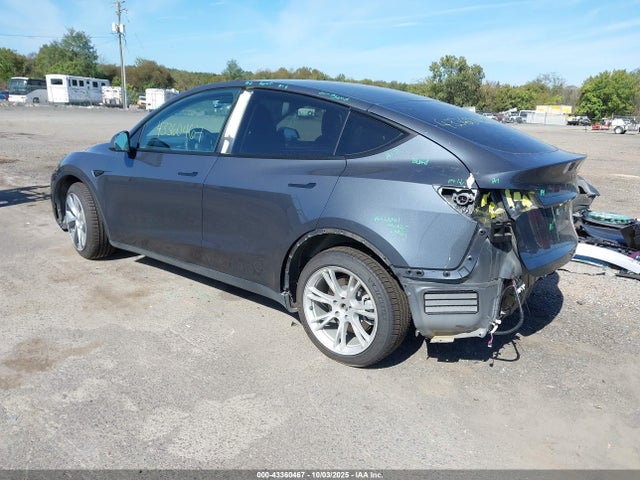 2023 TESLA MODEL Y 7SAYGDEE0PA034686 Photo 2