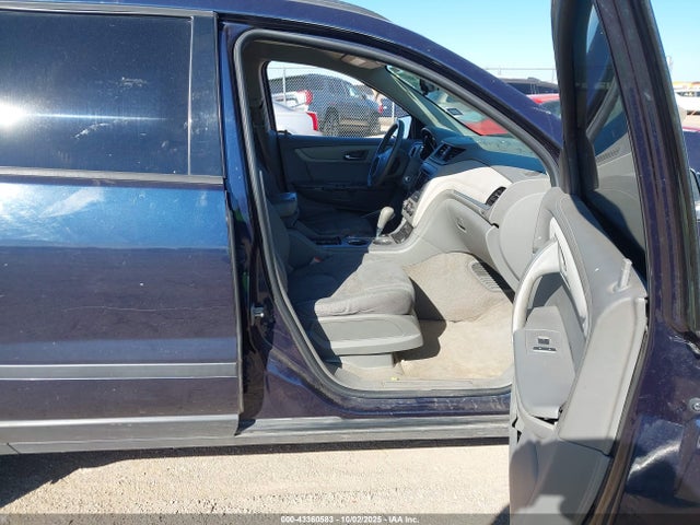 Продажа на аукционе авто 2017 Chevrolet Traverse Ls, vin: 1GNKRFED6HJ173015, номер лота: 43360583