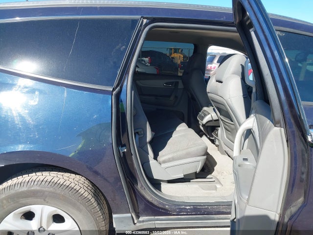 Продажа на аукционе авто 2017 Chevrolet Traverse Ls, vin: 1GNKRFED6HJ173015, номер лота: 43360583
