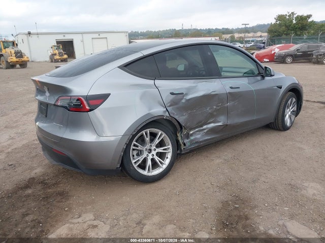 2024 TESLA MODEL Y 7SAYGDEE2RA290105 Photo 3