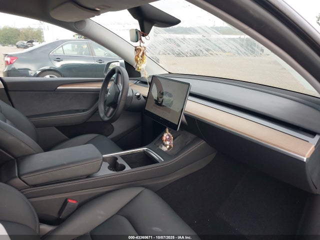2024 TESLA MODEL Y 7SAYGDEE2RA290105 Photo 4