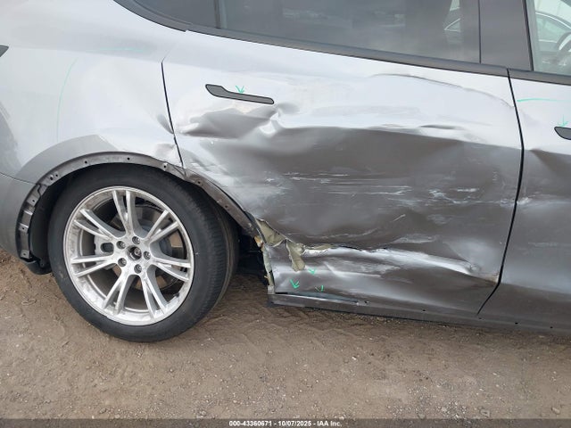2024 TESLA MODEL Y 7SAYGDEE2RA290105 Photo 5