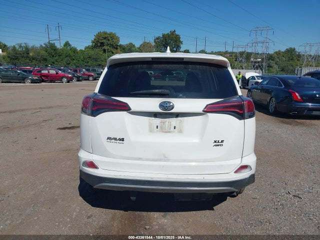 Toyota 2ar-fe 2018 2T3RFREV7JW802928 Image 17
