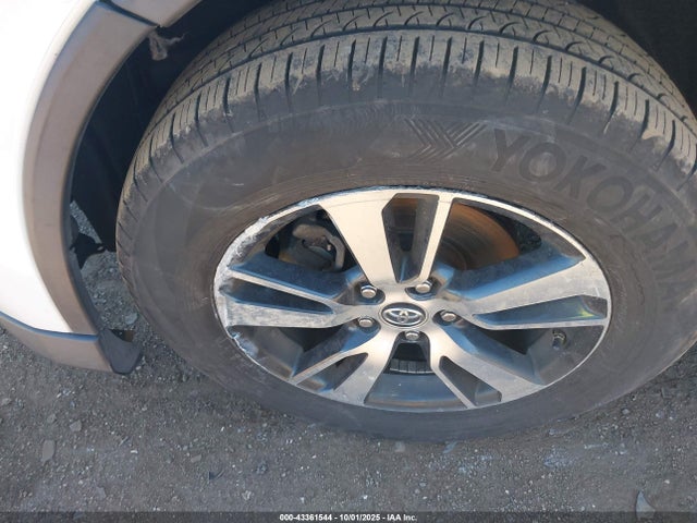 Toyota 2ar-fe 2018 2T3RFREV7JW802928 Image 12