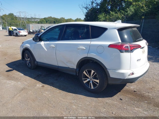 Toyota 2ar-fe 2018 2T3RFREV7JW802928 Image 3