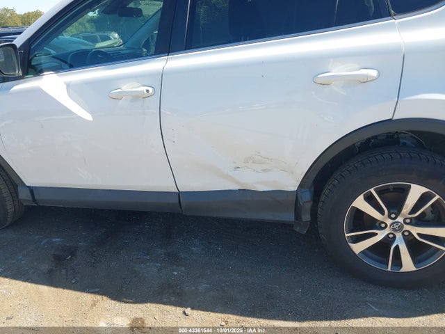 Toyota 2ar-fe 2018 2T3RFREV7JW802928 Image 6