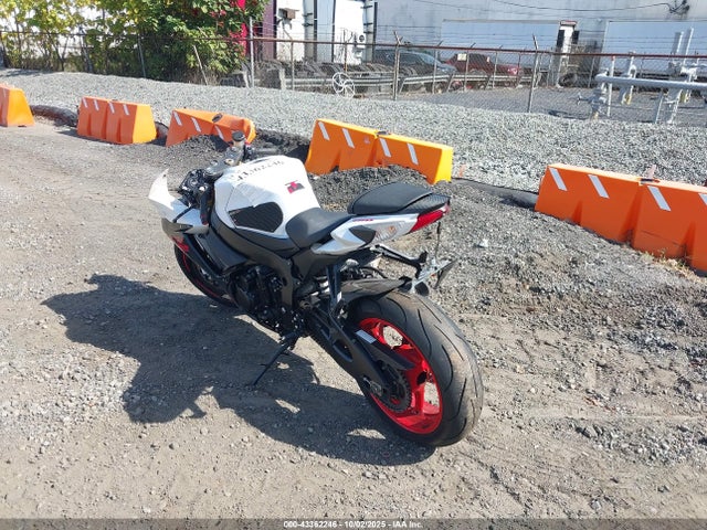 2019 SUZUKI GSX-R750 JS1GR7MA6K7100382 Photo 2