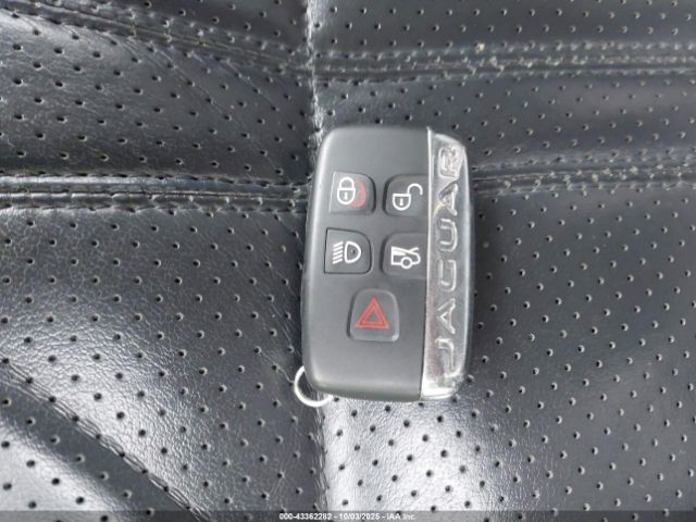 2017 JAGUAR XJ SAJWJ1CD6H8W07904 Photo 10