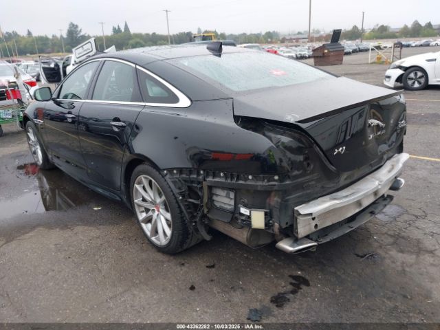 2017 JAGUAR XJ SAJWJ1CD6H8W07904 Photo 2