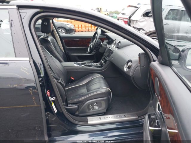 2017 JAGUAR XJ SAJWJ1CD6H8W07904 Photo 4