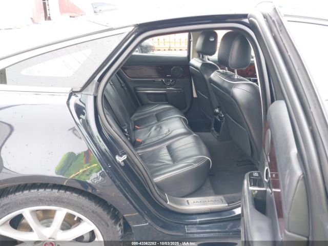 2017 JAGUAR XJ SAJWJ1CD6H8W07904 Photo 7