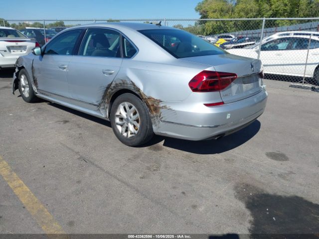 2017 VOLKSWAGEN PASSAT 1VWAT7A32HC003700 Photo 2