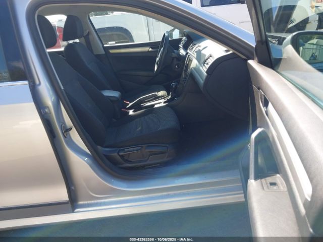 2017 VOLKSWAGEN PASSAT 1VWAT7A32HC003700 Photo 4