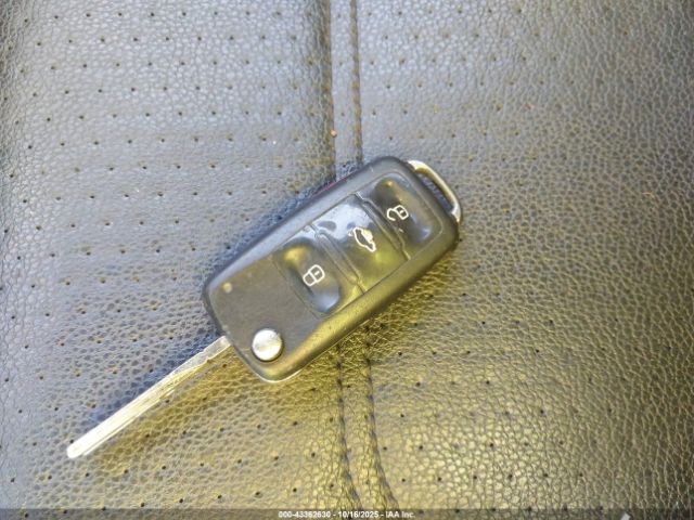 2015 VOLKSWAGEN PASSAT 1VWBV7A32FC030892 Photo 10