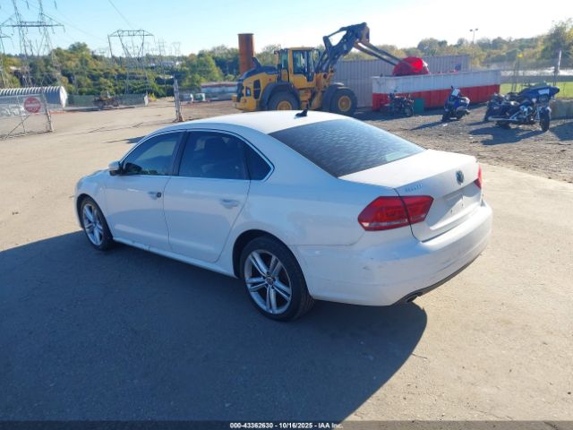2015 VOLKSWAGEN PASSAT 1VWBV7A32FC030892 Photo 2