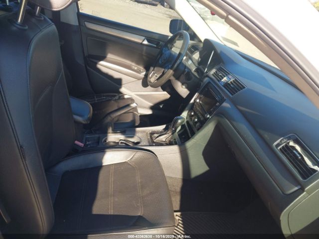 2015 VOLKSWAGEN PASSAT 1VWBV7A32FC030892 Photo 4
