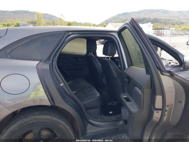 2017 JAGUAR F-PACE SADCJ2BV5HA492856 Photo 7