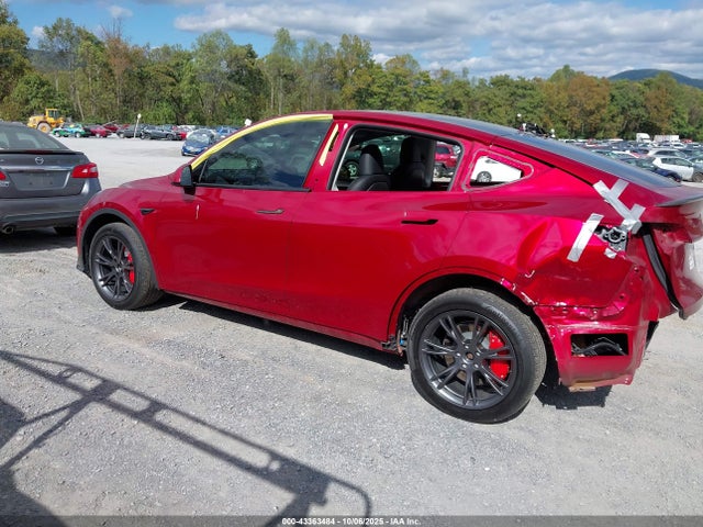 2024 TESLA MODEL Y 7SAYGDEDXRF212195 Photo 2