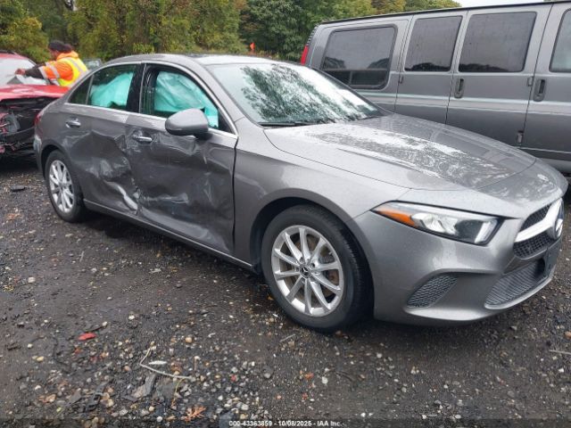 2022 MERCEDES-BENZ A 220 W1K3G4FB2NJ341738