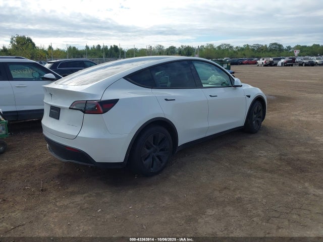 2025 TESLA MODEL Y 7SAYGAEE0SF223994 Photo 3