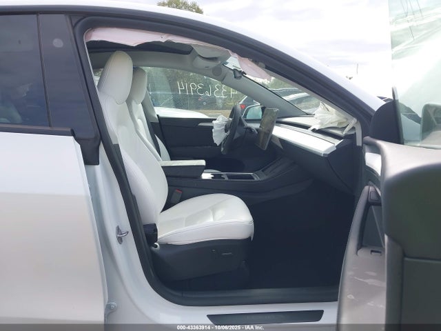 2025 TESLA MODEL Y 7SAYGAEE0SF223994 Photo 4