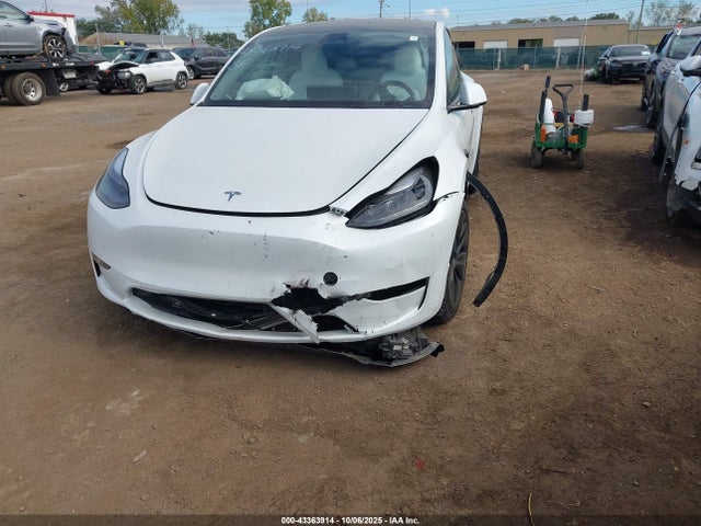 2025 TESLA MODEL Y 7SAYGAEE0SF223994 Photo 5