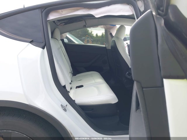 2025 TESLA MODEL Y 7SAYGAEE0SF223994 Photo 7