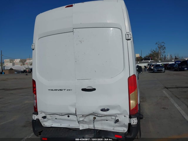 43363917 :رقم المزاد ، 1FTYR2XMXFKA99999 vin ، 2015 Ford Transit-250 مزاد بيع