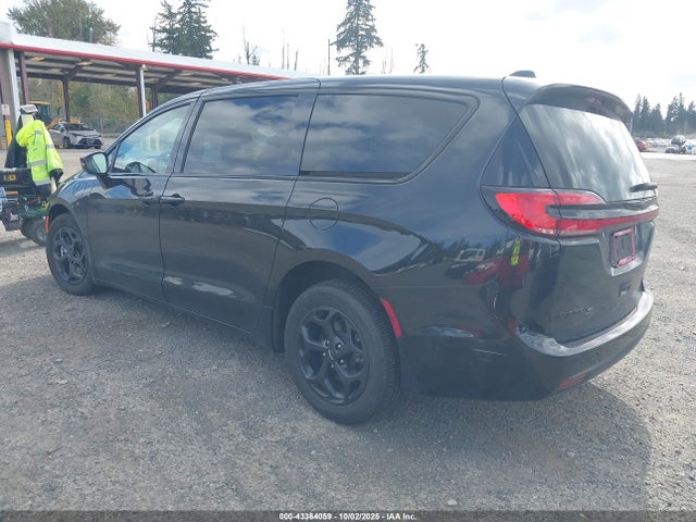 Chrysler 2022 2022 2C4RC1L72NR209427 Image 3