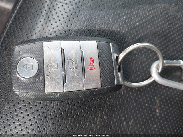 KIA 2017 2017 5XYPK4A52HG317097 Image 11
