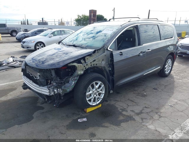 Chrysler 2020 2020 2C4RC1BG4LR269076 Image 2