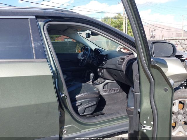 2019 JEEP COMPASS 3C4NJDCB8KT780987 Photo 4