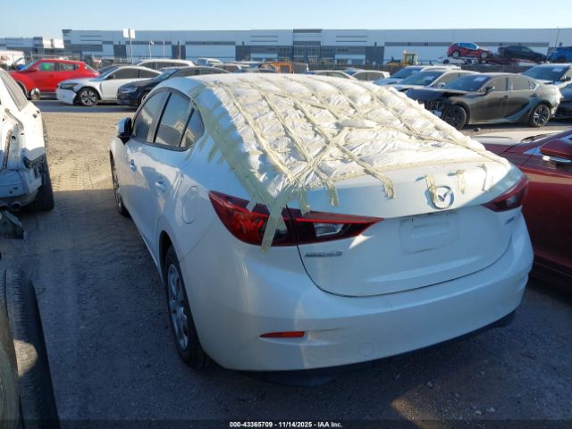 2017 MAZDA MAZDA3 3MZBN1U78HM154064 Photo 2