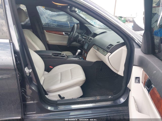 43365879 :رقم المزاد ، WDDGF8BB7AR131259 vin ، 2010 Mercedes-benz C 300 Luxury 4matic/sport 4matic مزاد بيع