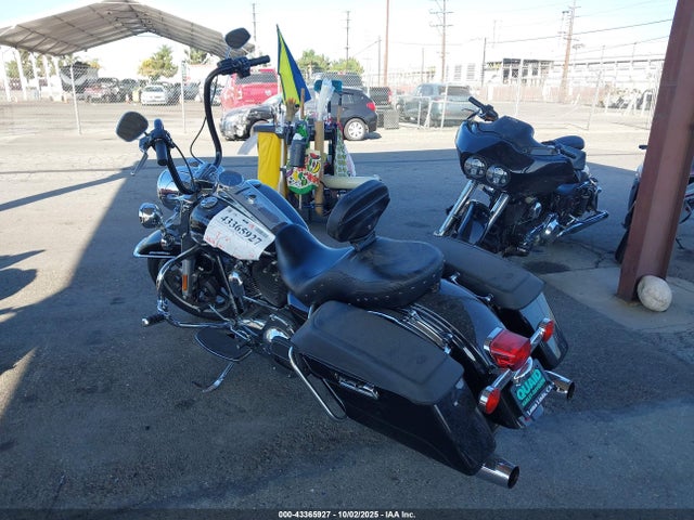 2016 HARLEY-DAVIDSON FLHR 1HD1FBM30GB620637 Photo 2