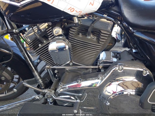 2016 HARLEY-DAVIDSON FLHR 1HD1FBM30GB620637 Photo 8