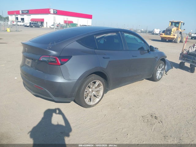2023 TESLA MODEL Y 7SAYGDEE0PF609629 Photo 3