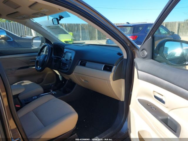 2016 MITSUBISHI OUTLANDER JA4AZ3A32GZ017855 Photo 4