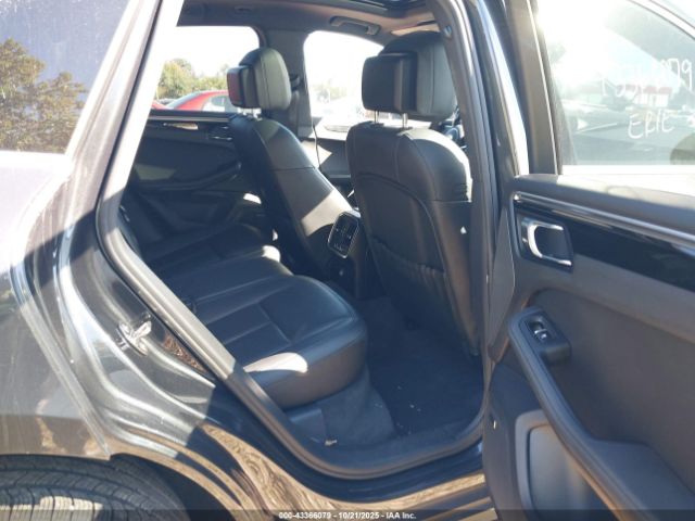 2017 PORSCHE MACAN WP1AB2A54HLB13852 Photo 7
