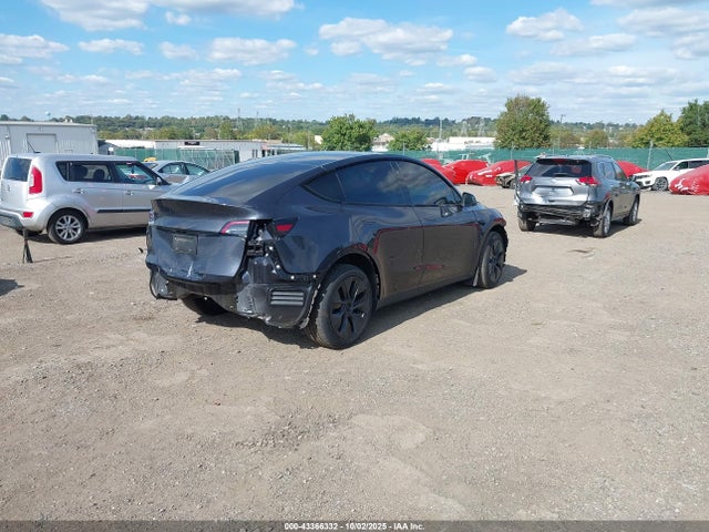 2024 Tesla Model Y Long Range Dual Motor All-wheel Drive მანქანა იყიდება აუქციონზე, vin: 7SAYGDEE0RF197151, აუქციონის ნომერი: 43366332