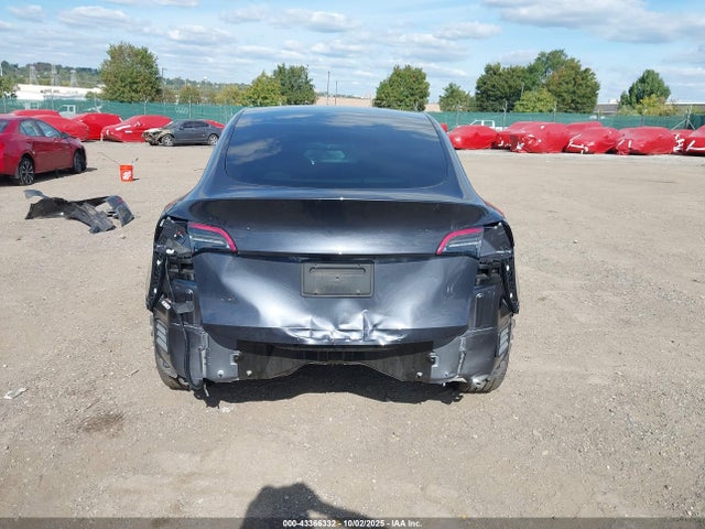 2024 Tesla Model Y Long Range Dual Motor All-wheel Drive მანქანა იყიდება აუქციონზე, vin: 7SAYGDEE0RF197151, აუქციონის ნომერი: 43366332