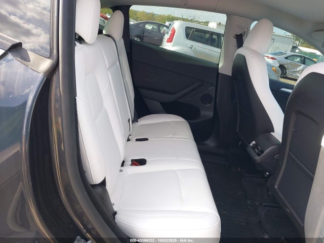 2024 Tesla Model Y Long Range Dual Motor All-wheel Drive მანქანა იყიდება აუქციონზე, vin: 7SAYGDEE0RF197151, აუქციონის ნომერი: 43366332