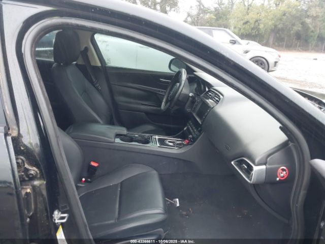 2017 JAGUAR XE SAJAR4BG1HA975853 Photo 4