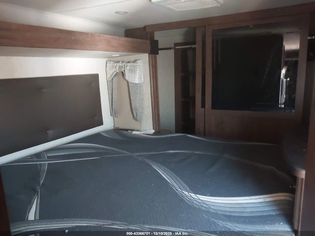 4X4FSAN20KJ038193 Forest River Sandpiper 372lok 5th Whl Travel Trailer
