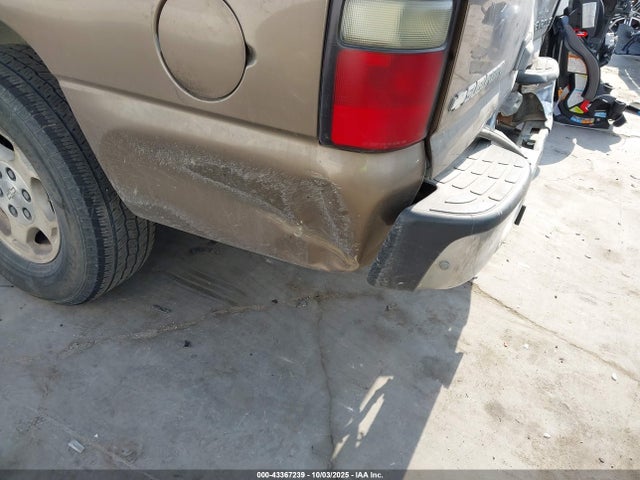 2004 CHEVROLET SUBURBAN 1GNEC16Z24J270962 Photo 5